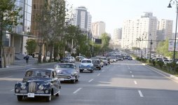 В Баку состоялся пробег классических автомобилей, посвященный 91-й годовщине со дня рождения общенационального лидера Гейдара Алиева (ФОТО)