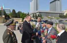 Президент Ильхам Алиев: В Азербайджане к ветеранам проявляются большое внимание и забота (версия 2) (ФОТО)