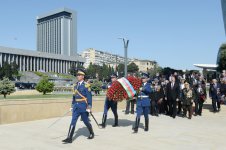 Президент Ильхам Алиев: В Азербайджане к ветеранам проявляются большое внимание и забота (версия 2) (ФОТО)