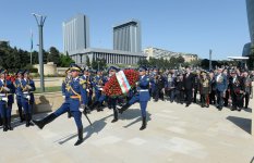 Президент Ильхам Алиев: В Азербайджане к ветеранам проявляются большое внимание и забота (версия 2) (ФОТО)
