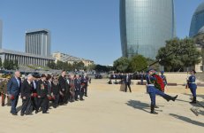 Президент Ильхам Алиев: В Азербайджане к ветеранам проявляются большое внимание и забота (версия 2) (ФОТО)