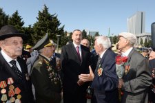 Президент Ильхам Алиев: В Азербайджане к ветеранам проявляются большое внимание и забота (версия 2) (ФОТО)