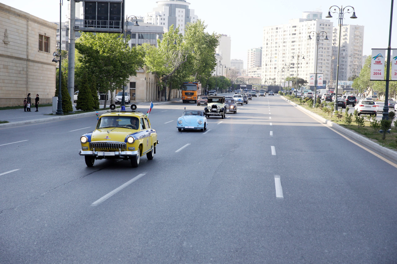 В Баку состоялся пробег классических автомобилей, посвященный 91-й годовщине со дня рождения общенационального лидера Гейдара Алиева (ФОТО)