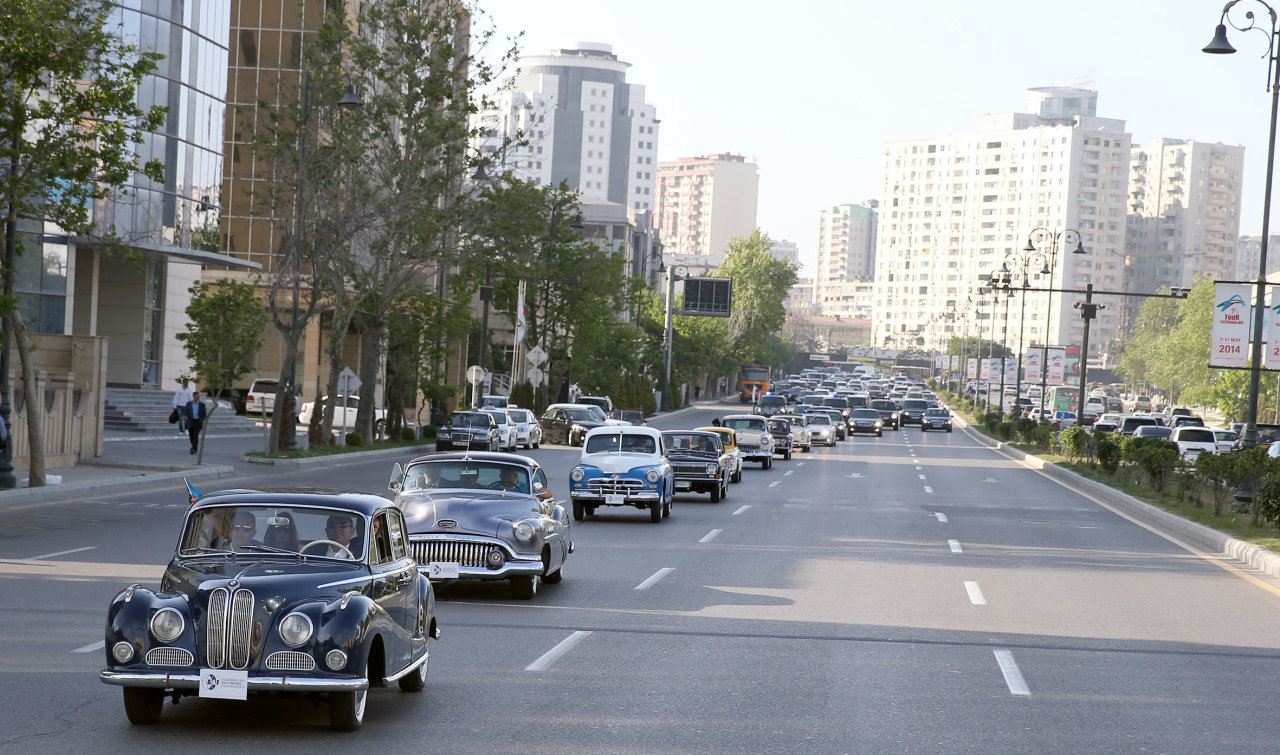 В Баку состоялся пробег классических автомобилей, посвященный 91-й годовщине со дня рождения общенационального лидера Гейдара Алиева (ФОТО)