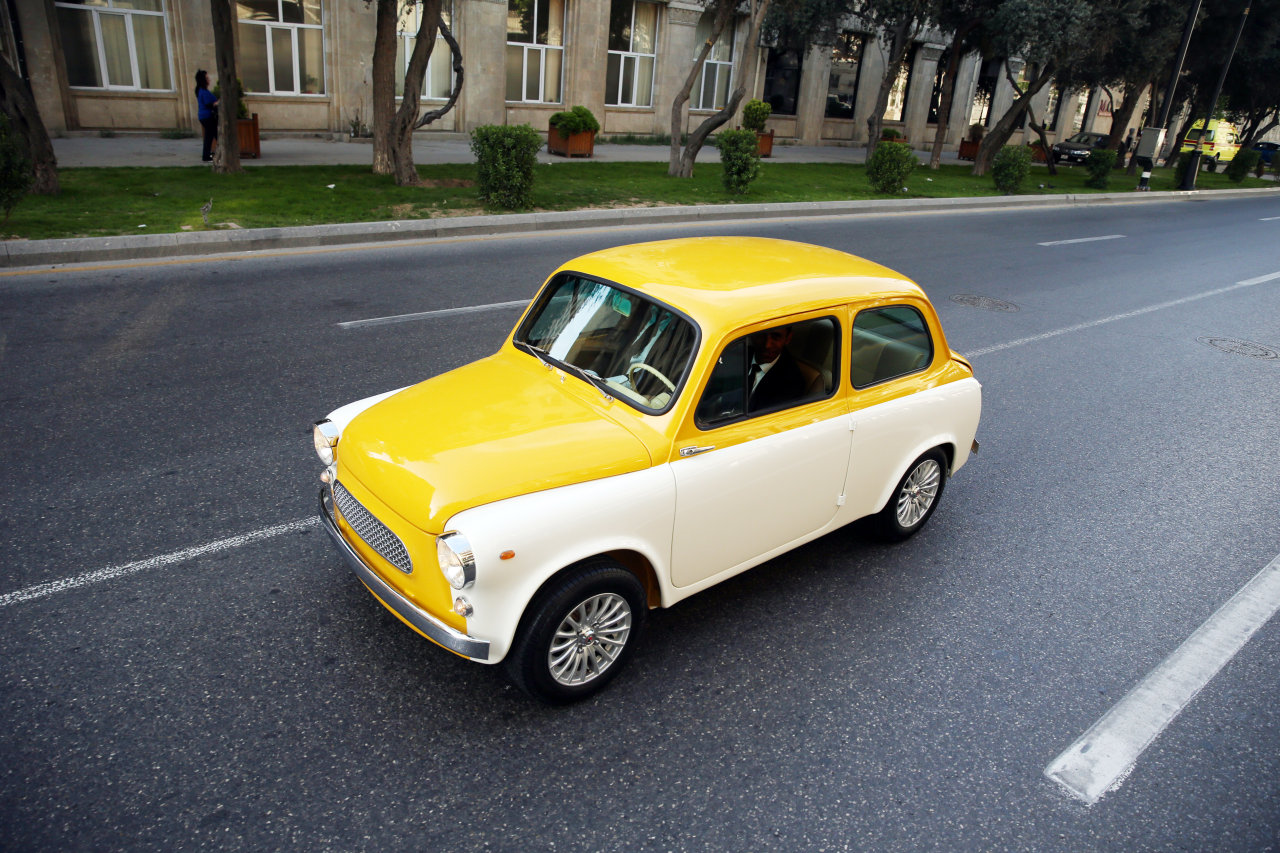 В Баку состоялся пробег классических автомобилей, посвященный 91-й годовщине со дня рождения общенационального лидера Гейдара Алиева (ФОТО)