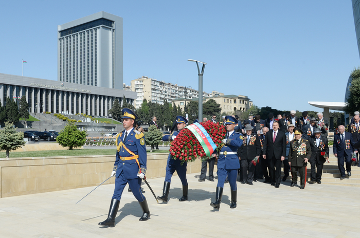 Президент Ильхам Алиев: В Азербайджане к ветеранам проявляются большое внимание и забота (версия 2) (ФОТО)