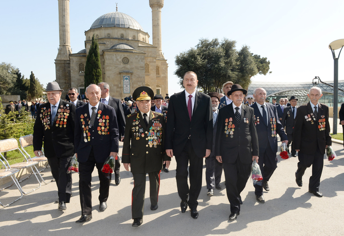 Президент Ильхам Алиев: В Азербайджане к ветеранам проявляются большое внимание и забота (версия 2) (ФОТО)