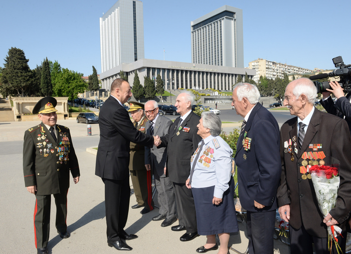 Президент Ильхам Алиев: В Азербайджане к ветеранам проявляются большое внимание и забота (версия 2) (ФОТО)
