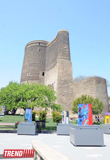 Девичья Башня и Джейраны в композициях зарубежных художников - Международный фестиваль “Qız Qalası” в Баку (ФОТО)