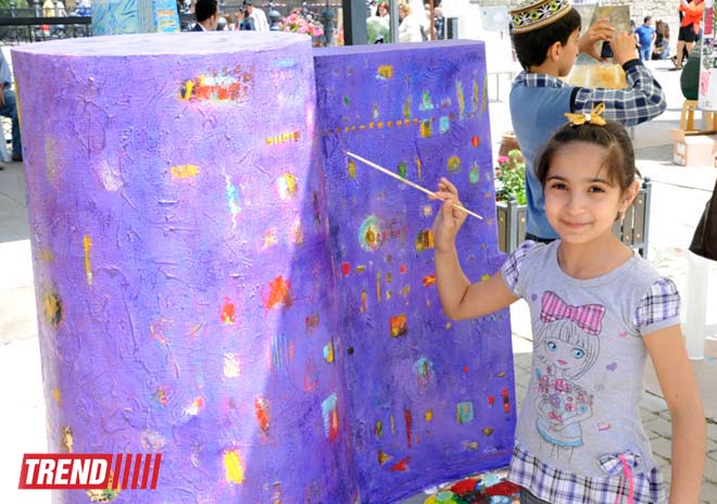 Девичья Башня и Джейраны в композициях зарубежных художников - Международный фестиваль “Qız Qalası” в Баку (ФОТО)