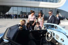 В Баку состоялся пробег классических автомобилей, посвященный 91-й годовщине со дня рождения общенационального лидера Гейдара Алиева (ФОТО)