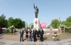 Президент Азербайджана и его супруга приняли участие в Празднике цветов (ФОТО)