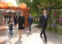 Президент Азербайджана и его супруга приняли участие в Празднике цветов (ФОТО)