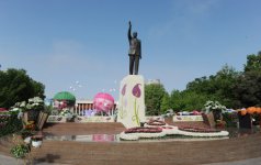 Президент Азербайджана и его супруга приняли участие в Празднике цветов (ФОТО)