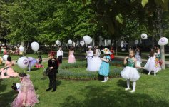 Президент Азербайджана и его супруга приняли участие в Празднике цветов (ФОТО)