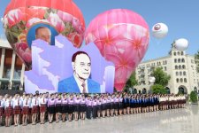 Президент Азербайджана и его супруга приняли участие в Празднике цветов (ФОТО)