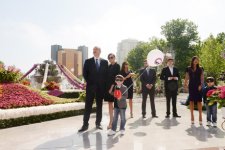 Президент Азербайджана и его супруга приняли участие в Празднике цветов (ФОТО)