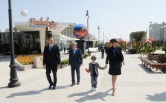 Президент Азербайджана и его супруга приняли участие в Празднике цветов (ФОТО)