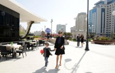 Президент Азербайджана и его супруга приняли участие в Празднике цветов (ФОТО)