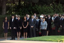 Президент Азербайджана и его супруга почтили память общенационального лидера Гейдара Алиева (версия 2) (ФОТО)