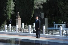 Президент Азербайджана и его супруга почтили память общенационального лидера Гейдара Алиева (версия 2) (ФОТО)