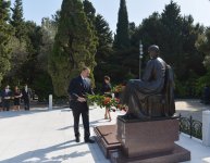Президент Азербайджана и его супруга почтили память общенационального лидера Гейдара Алиева (версия 2) (ФОТО)