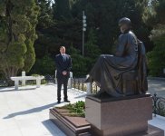 Президент Азербайджана и его супруга почтили память общенационального лидера Гейдара Алиева (версия 2) (ФОТО)
