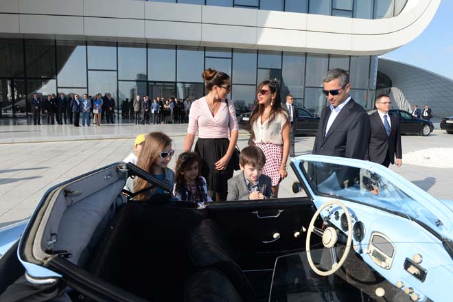 В Баку состоялся пробег классических автомобилей, посвященный 91-й годовщине со дня рождения общенационального лидера Гейдара Алиева (ФОТО)