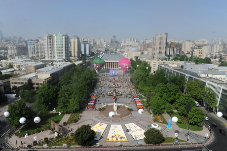 Президент Азербайджана и его супруга приняли участие в Празднике цветов (ФОТО)