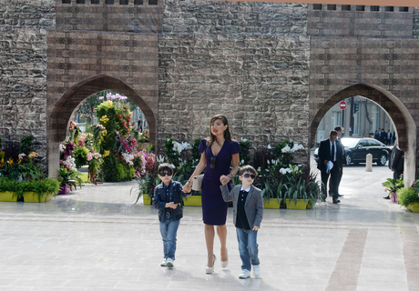 Президент Азербайджана и его супруга приняли участие в Празднике цветов (ФОТО)