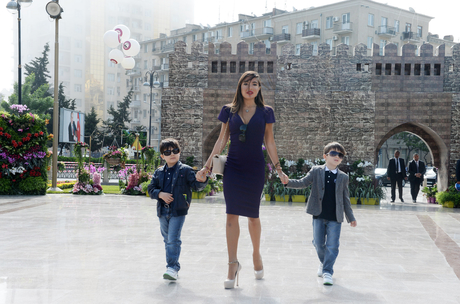 Президент Азербайджана и его супруга приняли участие в Празднике цветов (ФОТО)