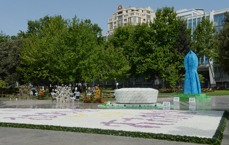 Президент Азербайджана и его супруга приняли участие в Празднике цветов (ФОТО)