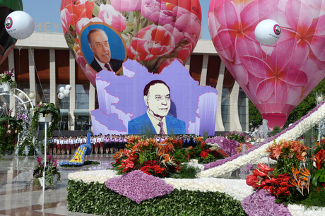 Президент Азербайджана и его супруга приняли участие в Празднике цветов (ФОТО)