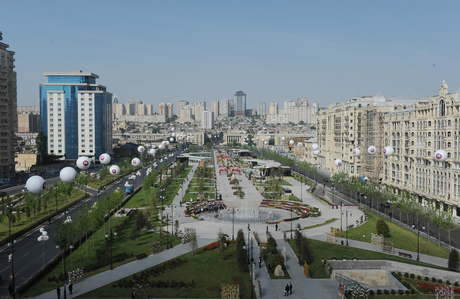 Президент Азербайджана и его супруга приняли участие в Празднике цветов (ФОТО)