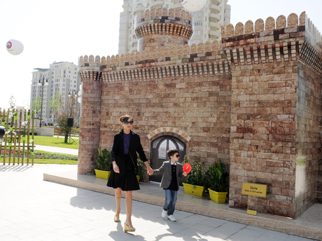 Президент Азербайджана и его супруга приняли участие в Празднике цветов (ФОТО)