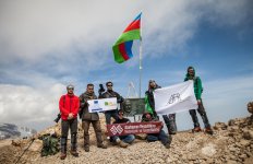 Члены Объединения фотографов Азербайджана совершили восхождение на пик имени Гейдара Алиева (ФОТО)