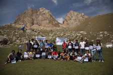 Члены Объединения фотографов Азербайджана совершили восхождение на пик имени Гейдара Алиева (ФОТО)