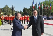 В Баку состоялась официальная церемония встречи Президента Франции (ФОТО)