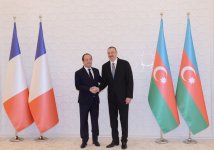 В Баку состоялась официальная церемония встречи Президента Франции (ФОТО)