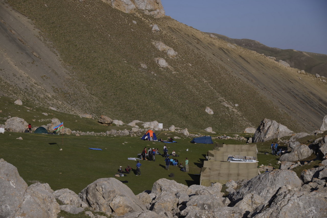 Члены Объединения фотографов Азербайджана совершили восхождение на пик имени Гейдара Алиева (ФОТО)