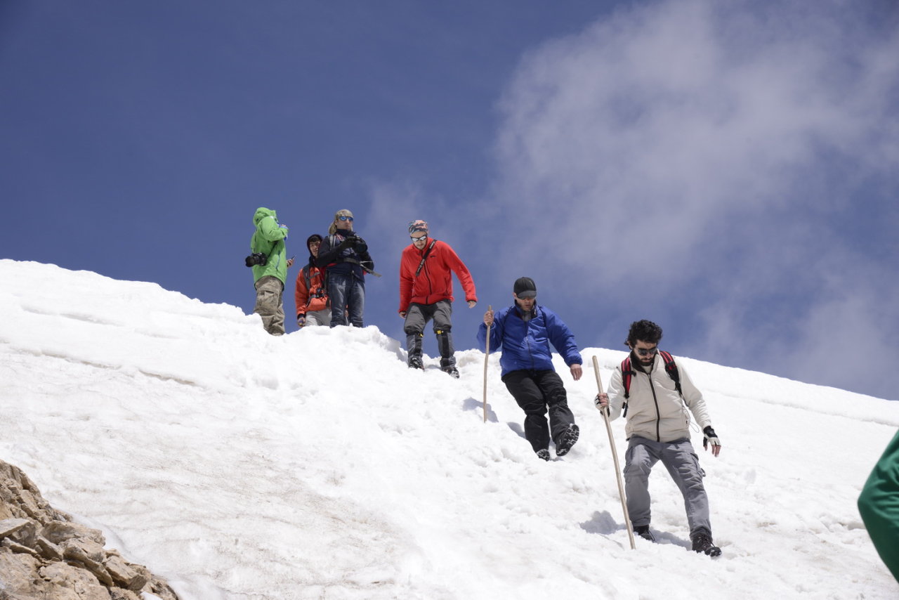 Члены Объединения фотографов Азербайджана совершили восхождение на пик имени Гейдара Алиева (ФОТО)