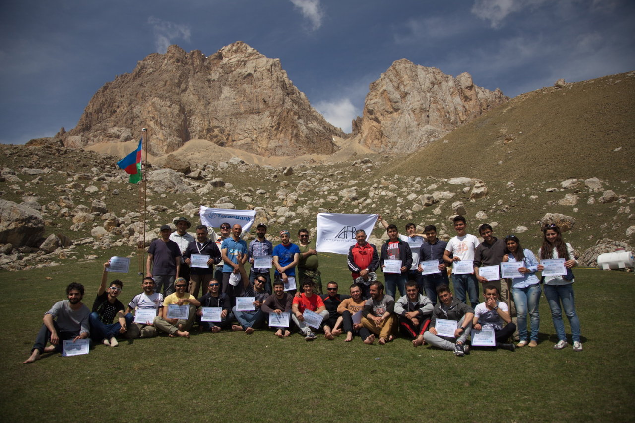 Члены Объединения фотографов Азербайджана совершили восхождение на пик имени Гейдара Алиева (ФОТО)