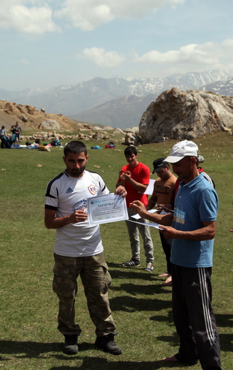 Члены Объединения фотографов Азербайджана совершили восхождение на пик имени Гейдара Алиева (ФОТО)
