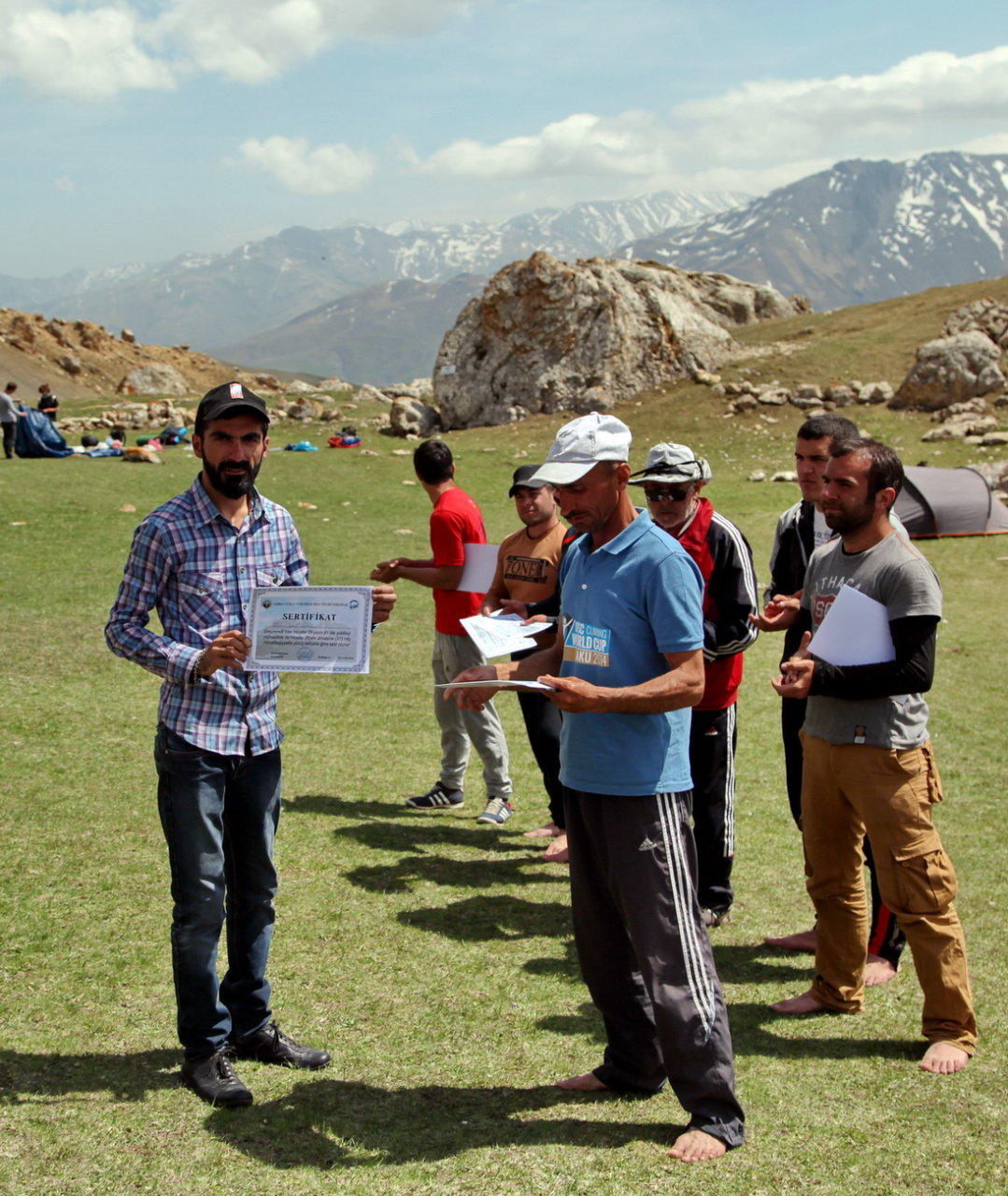 Члены Объединения фотографов Азербайджана совершили восхождение на пик имени Гейдара Алиева (ФОТО)