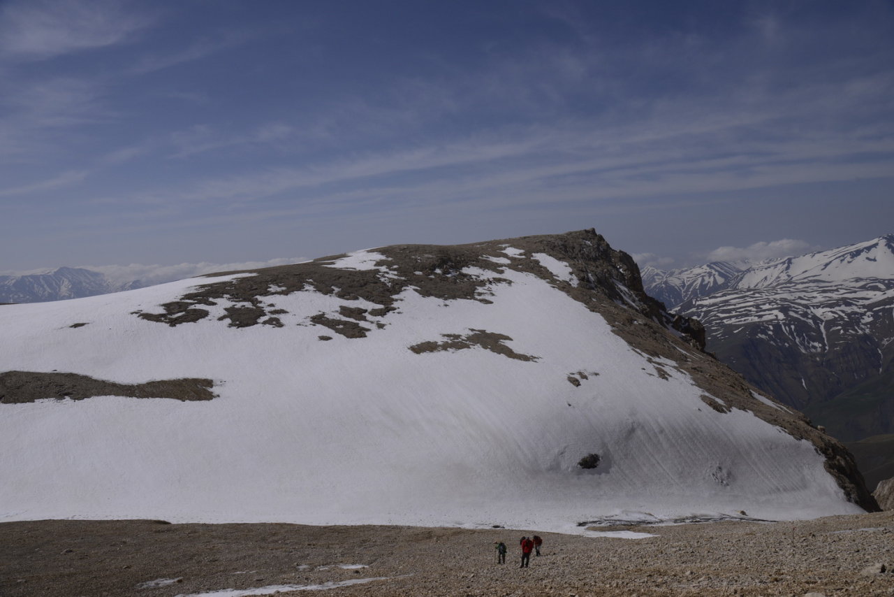 Члены Объединения фотографов Азербайджана совершили восхождение на пик имени Гейдара Алиева (ФОТО)