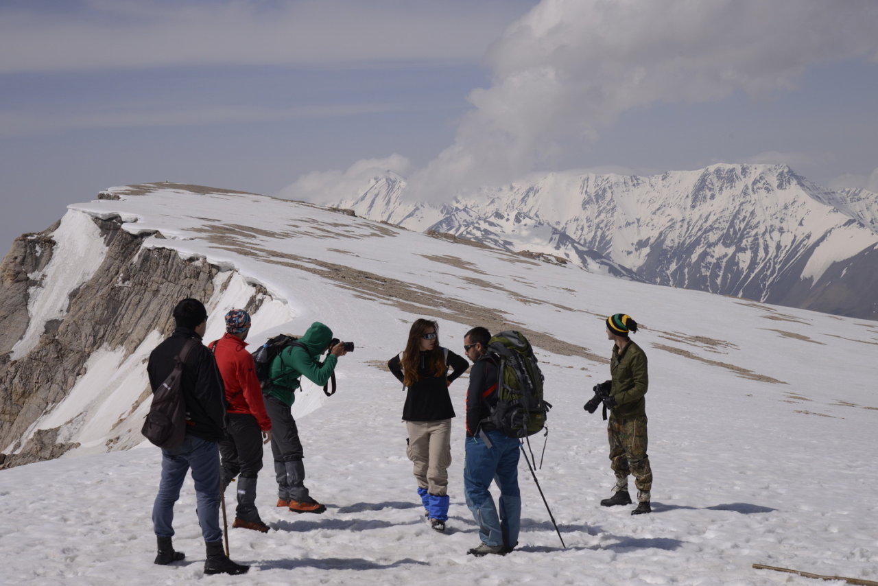 Члены Объединения фотографов Азербайджана совершили восхождение на пик имени Гейдара Алиева (ФОТО)