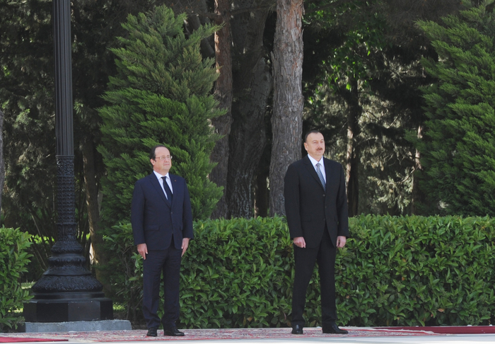 В Баку состоялась официальная церемония встречи Президента Франции (ФОТО)