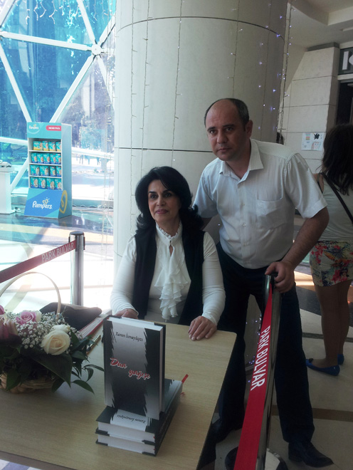 Ханым Исмайылгызы провела автограф-сессию новой книги "Дождь молитв" (ФОТО)