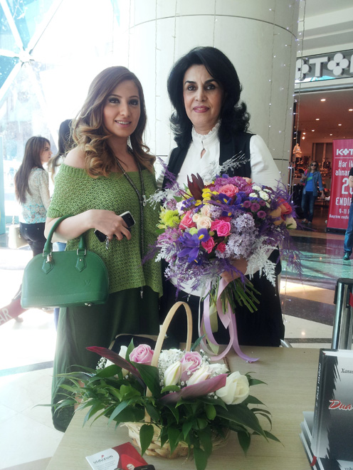 Ханым Исмайылгызы провела автограф-сессию новой книги "Дождь молитв" (ФОТО)