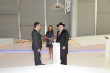 Президент Федерации еврейской общины России ознакомился с Центром Гейдара Алиева (ФОТО)